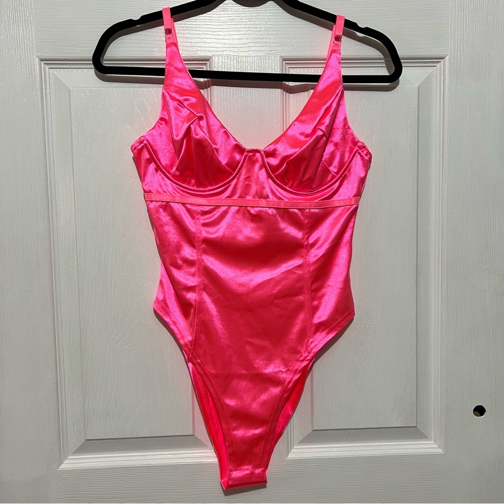 💗 *NWOT*‎ SHEIN - Women’s Satin Bodysuit - Picture 3 of 9